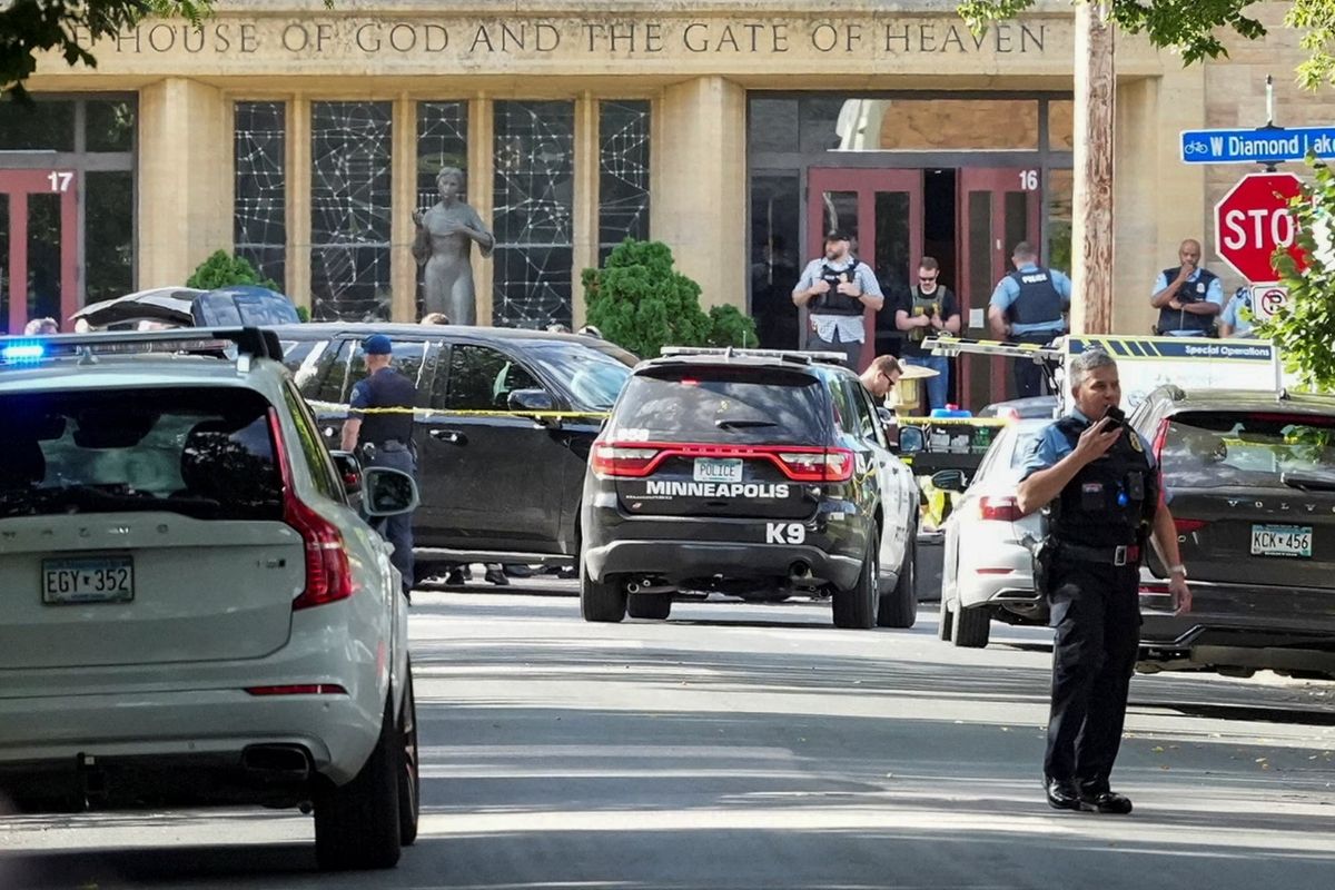 ABD Minneapolis'te Katolik okuluna silahlı saldırı düzenlendi