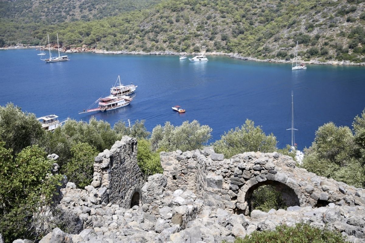 Fethiye'deki tarihi Gemiler Adası, mavi tur yapanların uğrak noktası