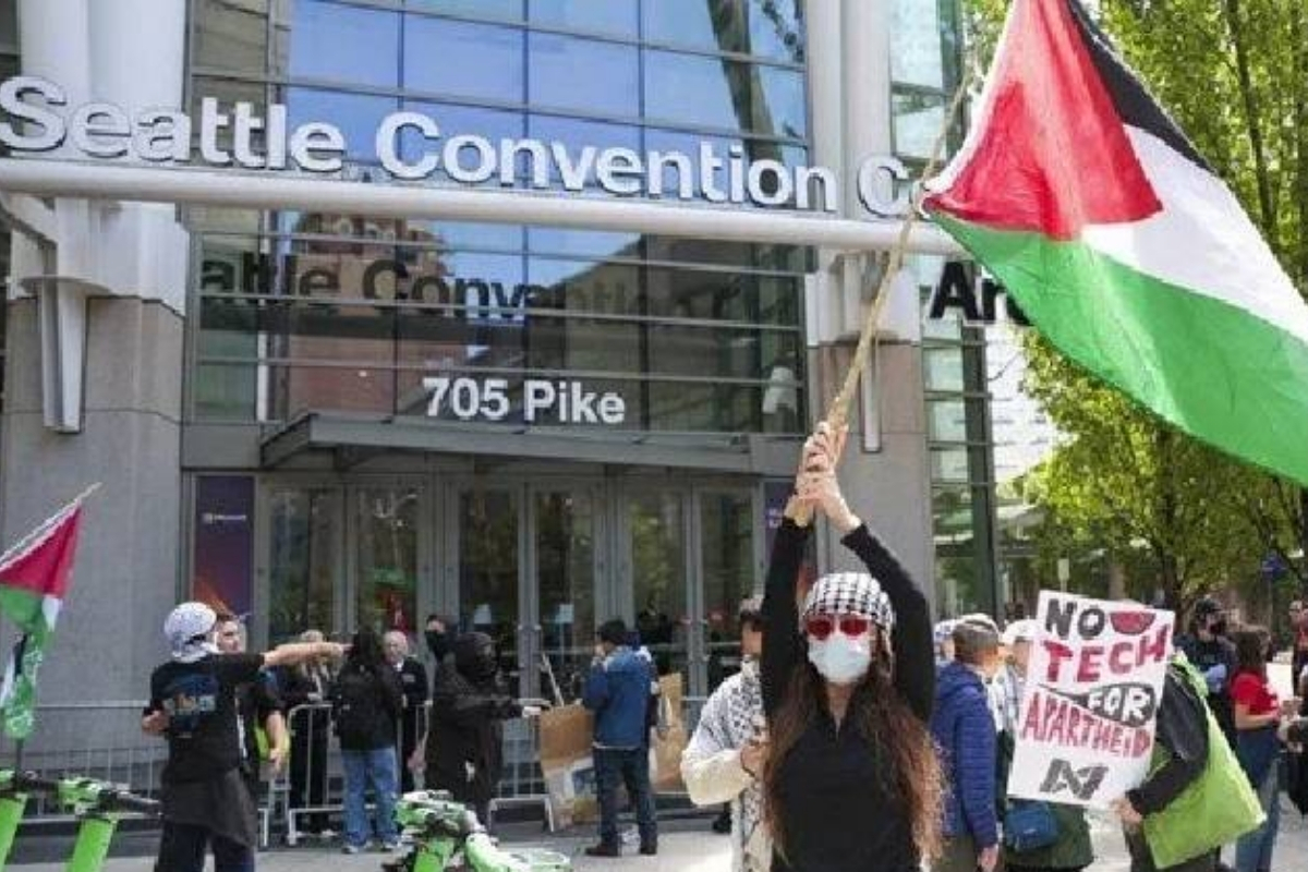 'No Azure for Apartheid' grubu, Microsoft’un Filistinlilere yönelik askeri operasyonlarda kullandığı iddia edilen teknolojisini protesto etti