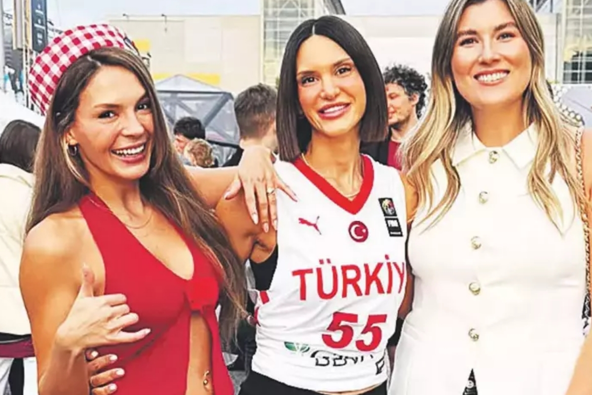 A Milli Basketbol Takımı, EuroBasket 2025’te Letonya’yı yenerken eşleri tribünde moral verdi