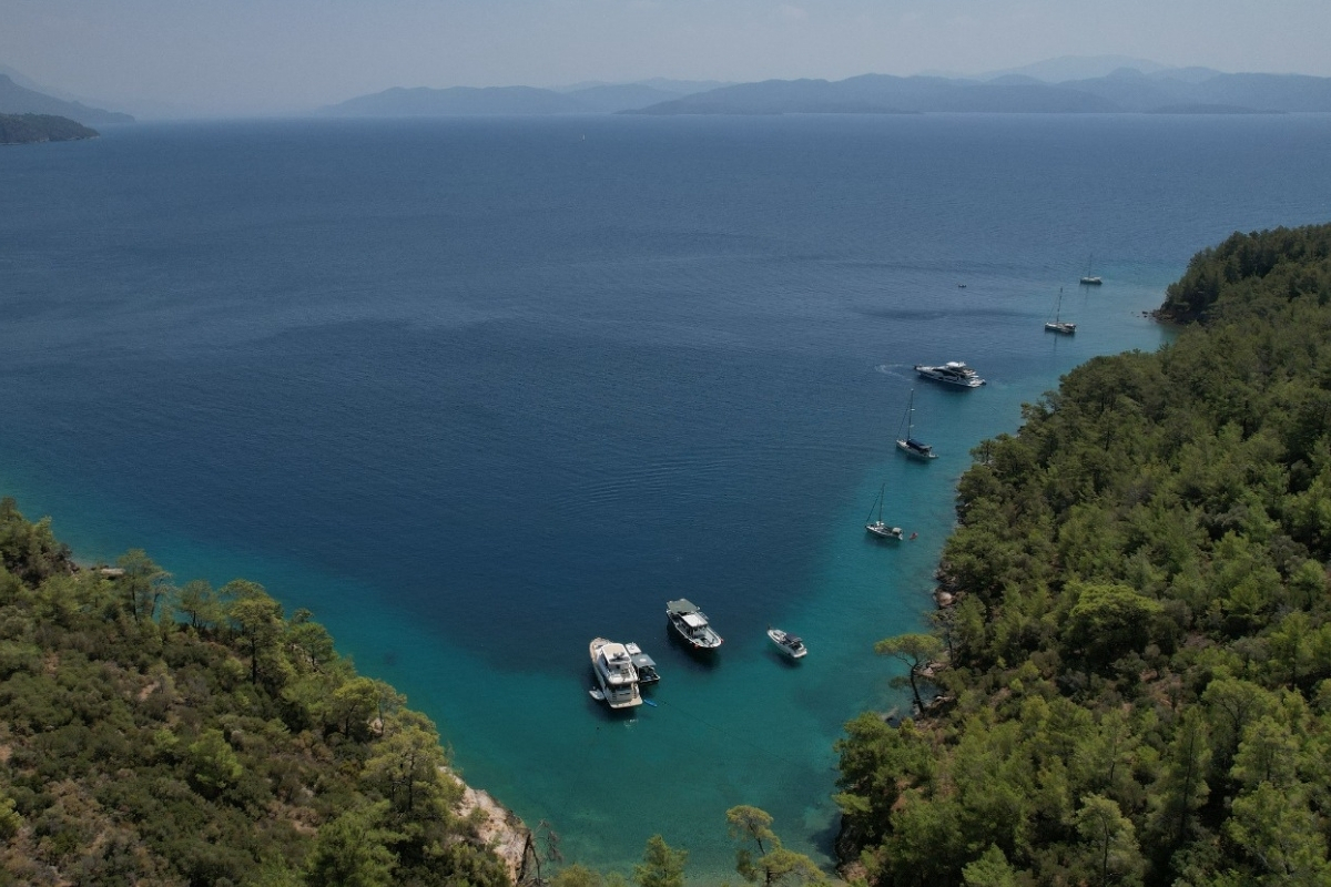 Muğla Büyükşehir Belediyesi, Gökova, Göcek ve Dalaman koylarında 8 atık alım teknesiyle 5 bin tekneden atık topladı