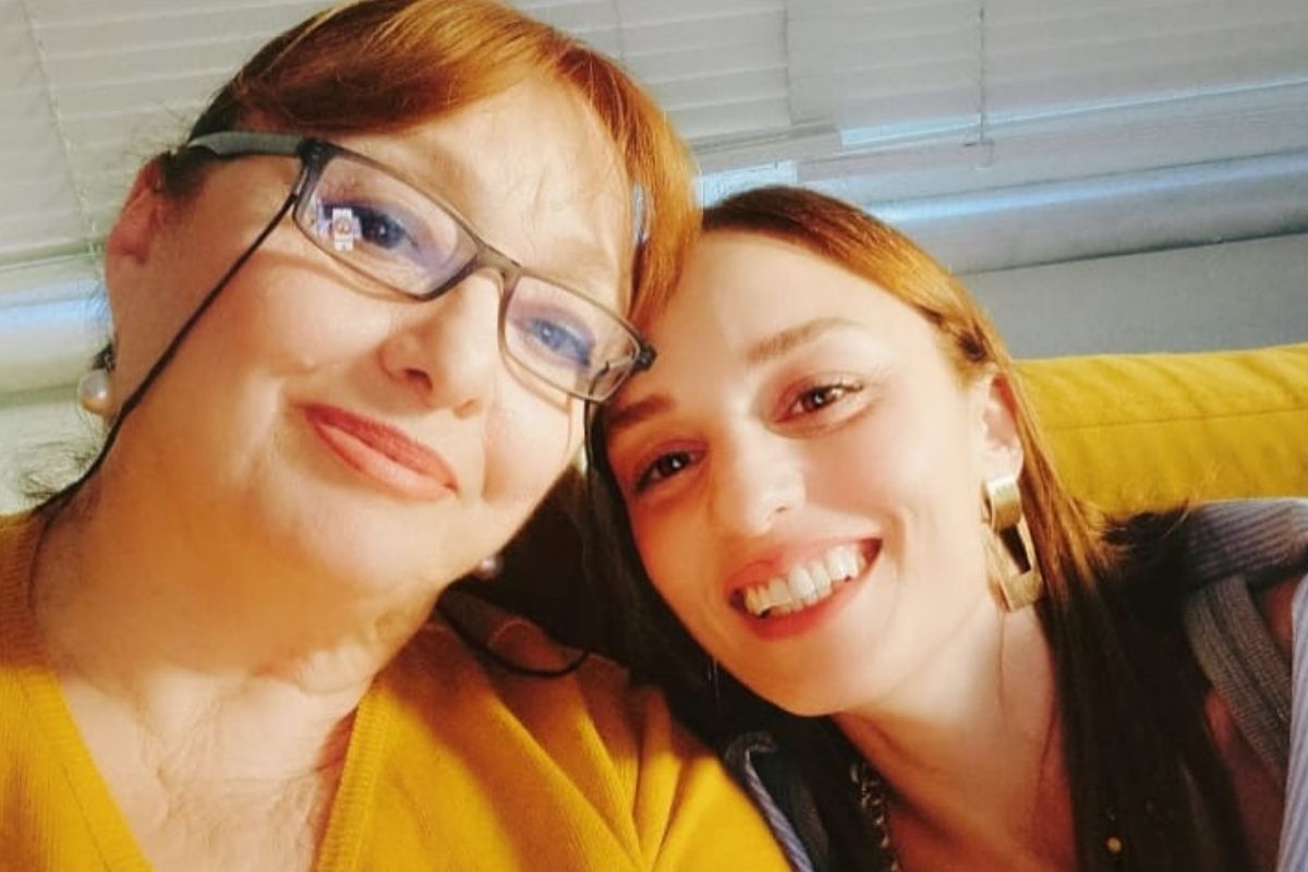 Oyuncu Nilperi Şahinkaya kanserle mücadele eden annesini kaybetti