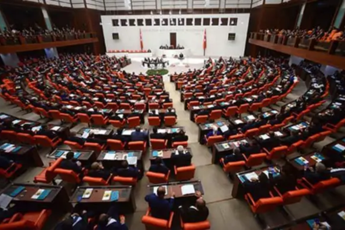 Özgür Özel hakkında TBMM'ye 4 fezleke sunuldu