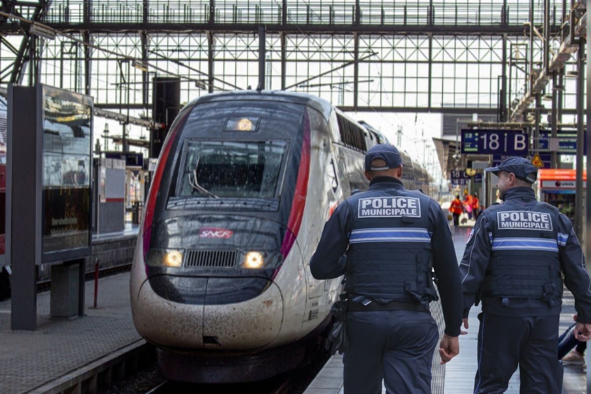 Paris'te bir kişi, iç çamaşırına gizlediği 10 milyon euroluk mücevherle yakalandı