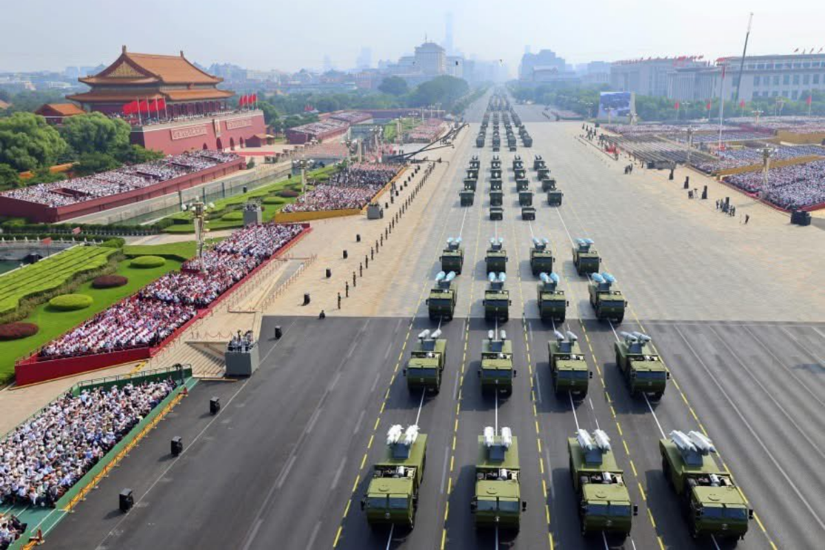 Çin'den Tiananmen Meydanı'nda dev askeri geçit töreni: Türkiye'yi temsilen Hakan Fidan katıldı