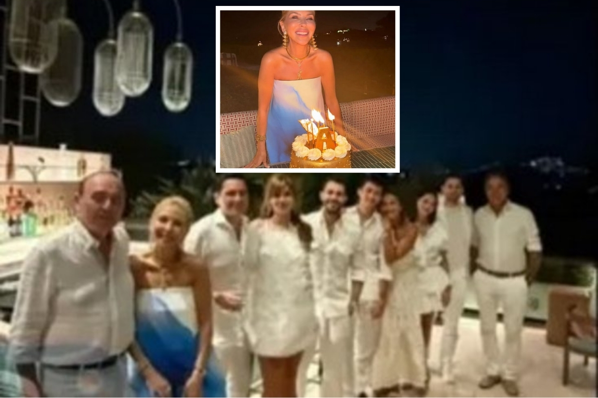 Arzu Sabancı yeni yaşını diğer aile üyeleriyle yalısının rıhtımında kutladı