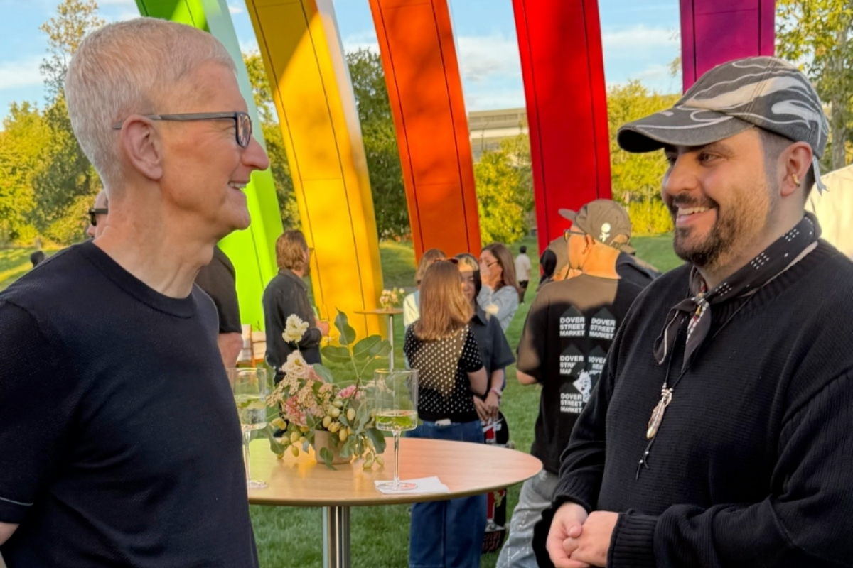 Les Benjamins’in kurucusu Bünyamin Aydın ABD’deki Apple lansmanında CEO Tim Cook’la sohbet etti, fotoğraf çekildi