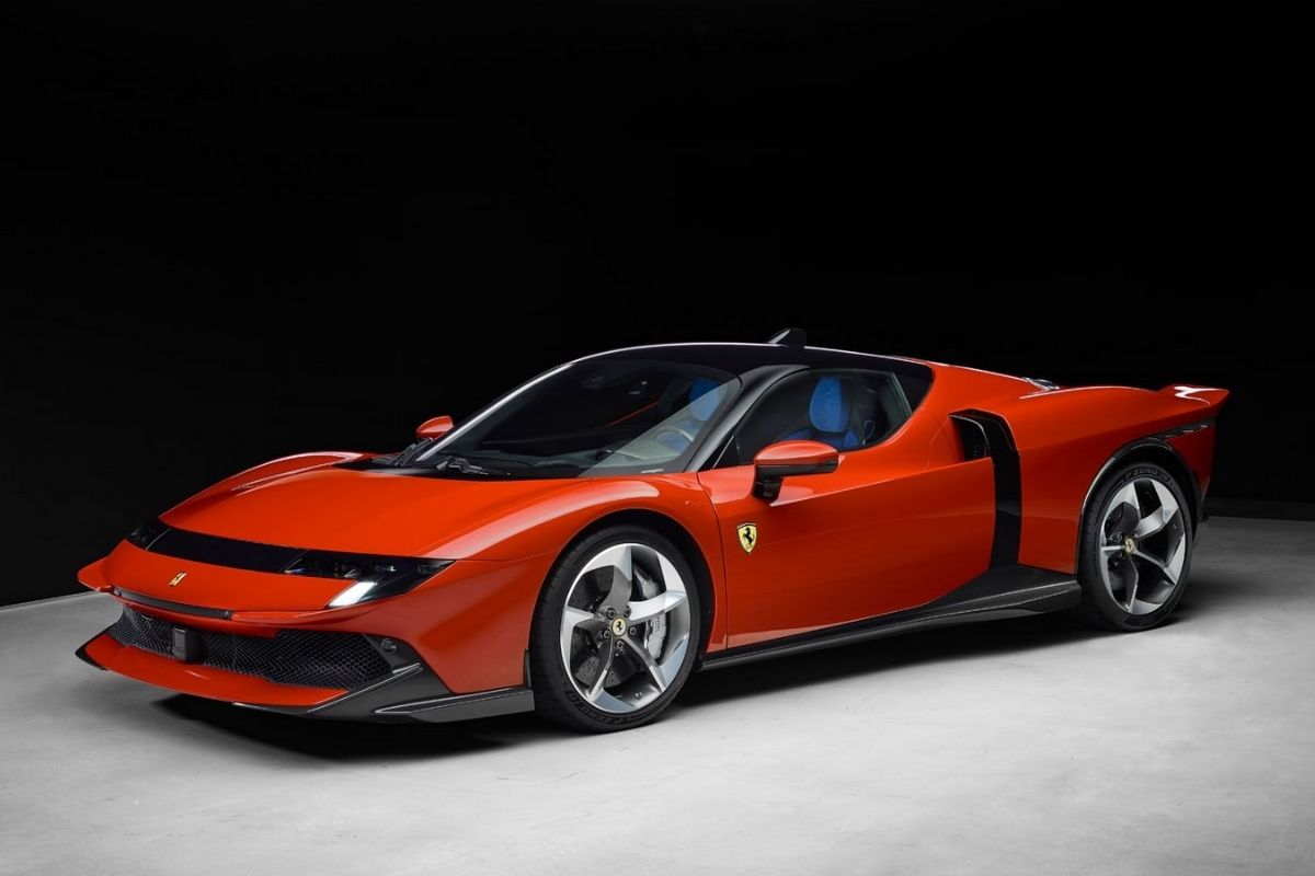 Ferrari Testarossa geri döndü