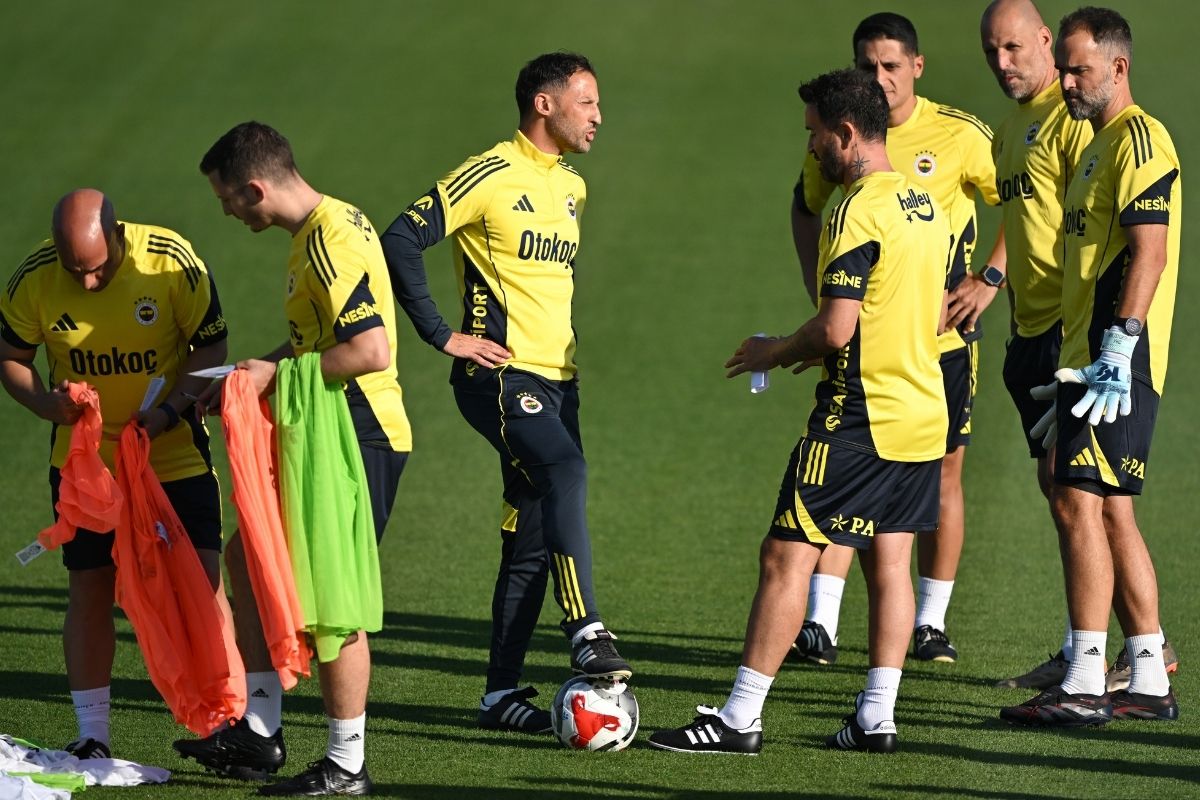Fenerbahçe'nin yeni teknik direktörü Domenico Tedesco, ilk antrenmanına çıktı: Zamanımız yok