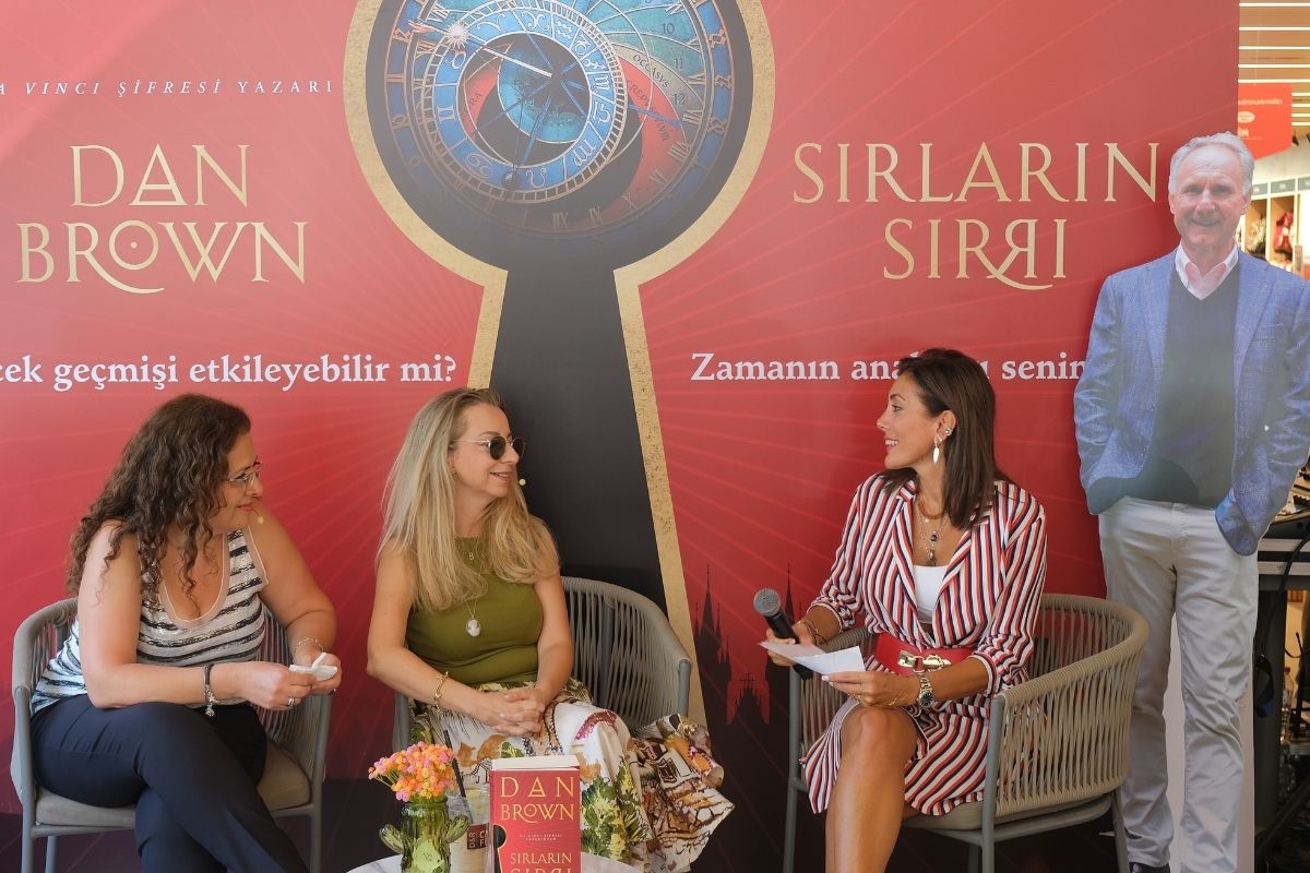 Yeni kitabı "Sırların Sırrı" tanıtılan yazar Dan Brown'dan Türk okurlara video mesaj