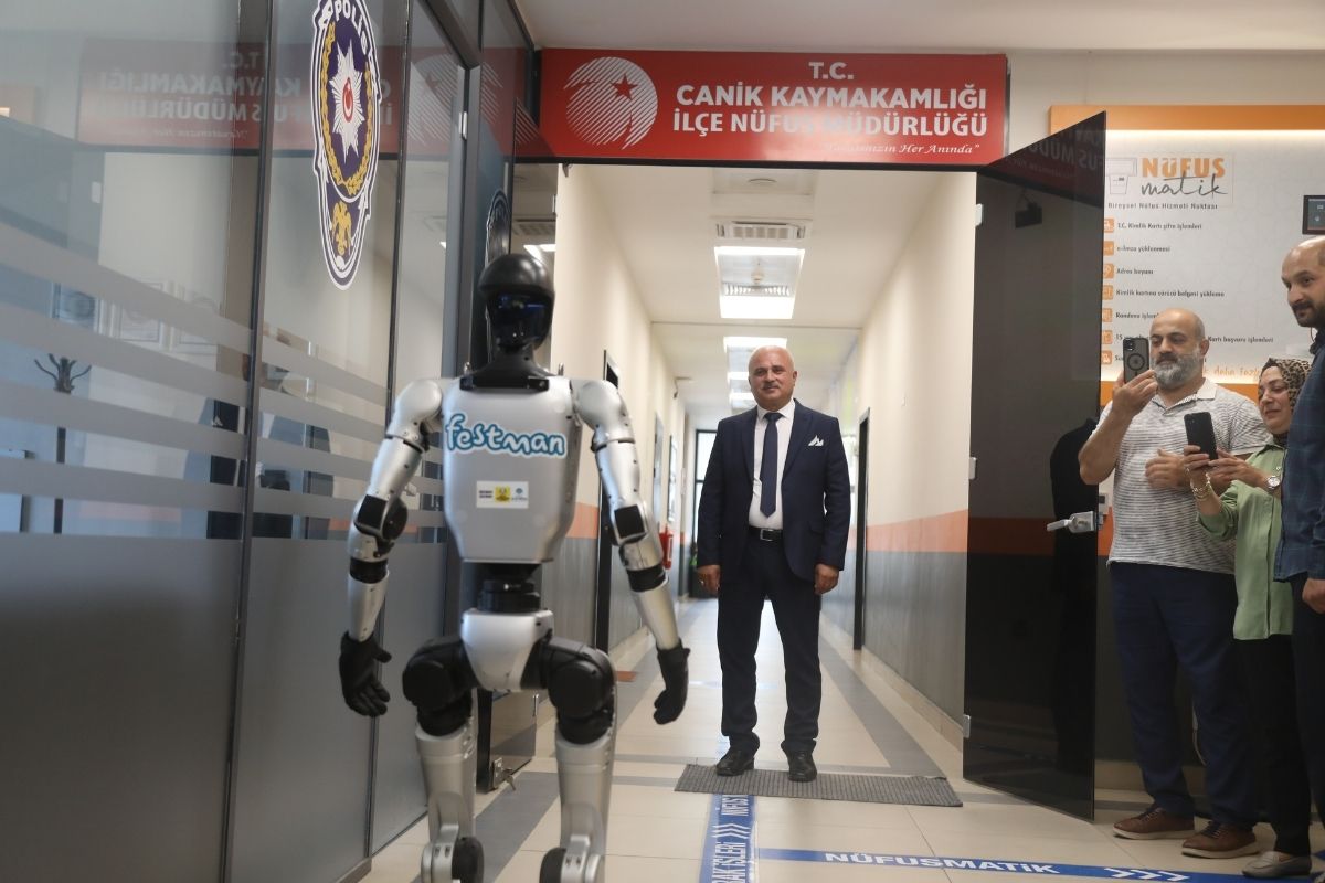 İnsansı robot Festman, Canik Nüfus Müdürlüğünden kimlik belgesi aldı