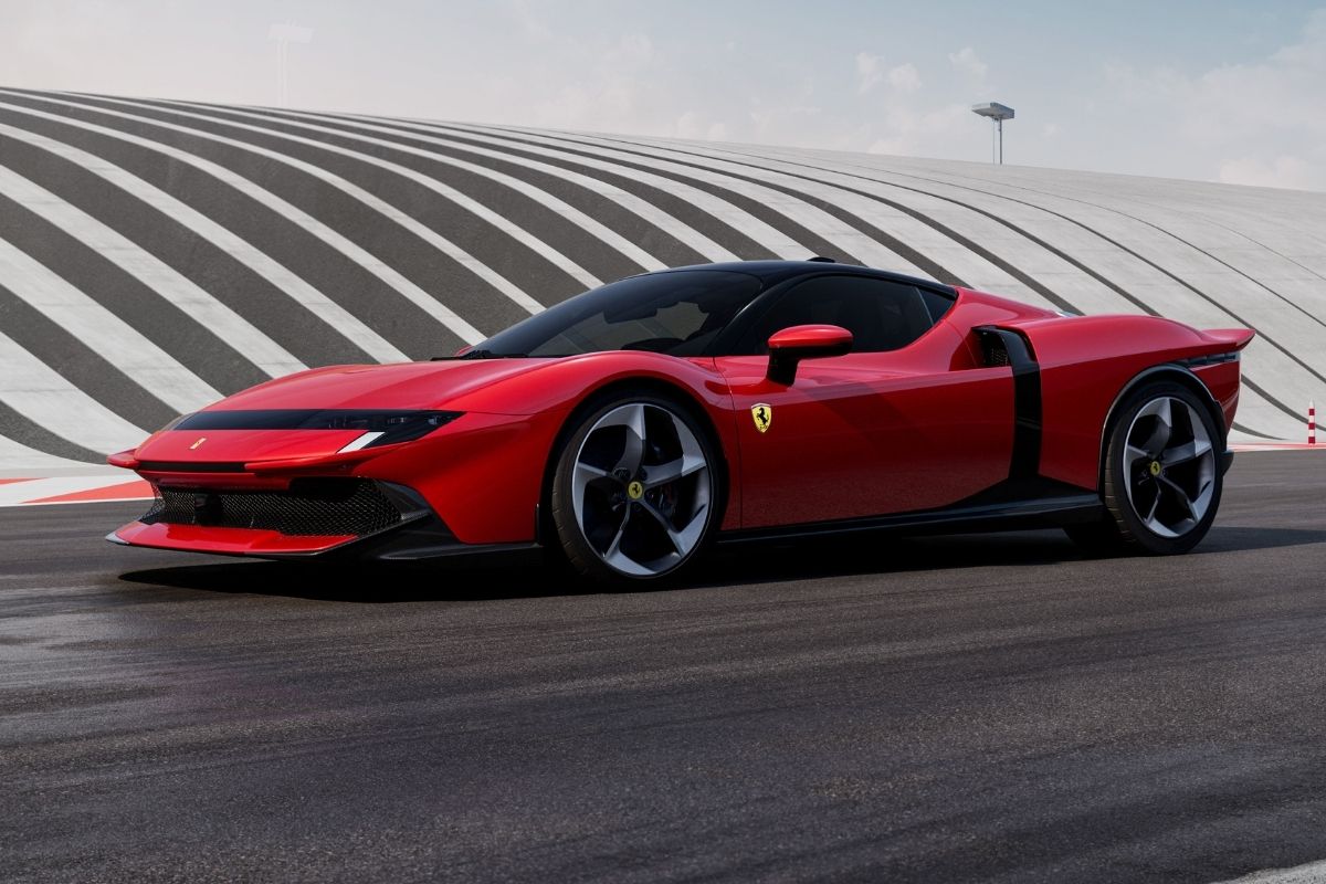 Ferrari Testarossa yarı elektrikli ve 1050 beygirle döndü