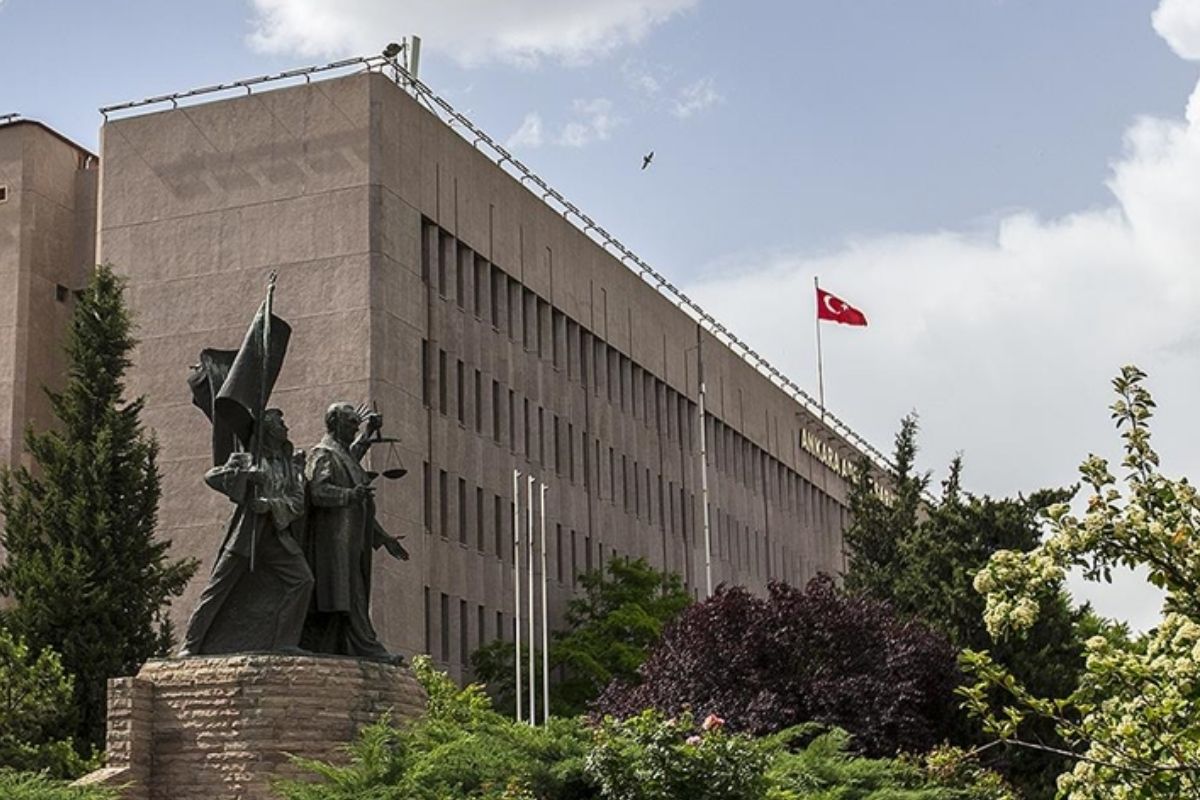 Dışişleri'nde 8'i aktif görevde 15 FETÖ şüphelisine gözaltı