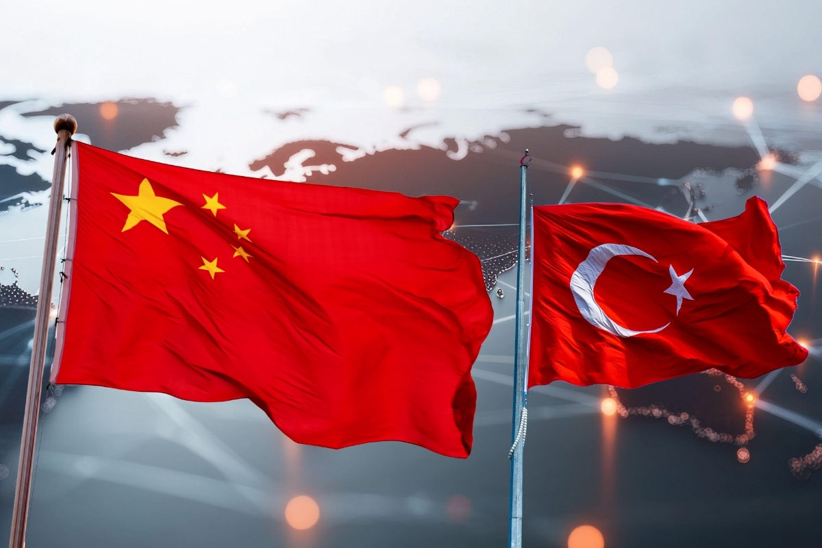 Bakan Bayraktar: Türkiye’yi üretim üssüne dönüştürüp güneş paneli ve rüzgar türbini üretiminde Çin ile işbirliğine açığız