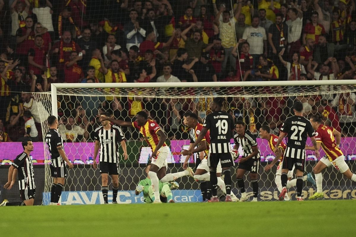 Beşiktaş, deplasmanda Göztepe'ye 3-0 mağlup oldu
