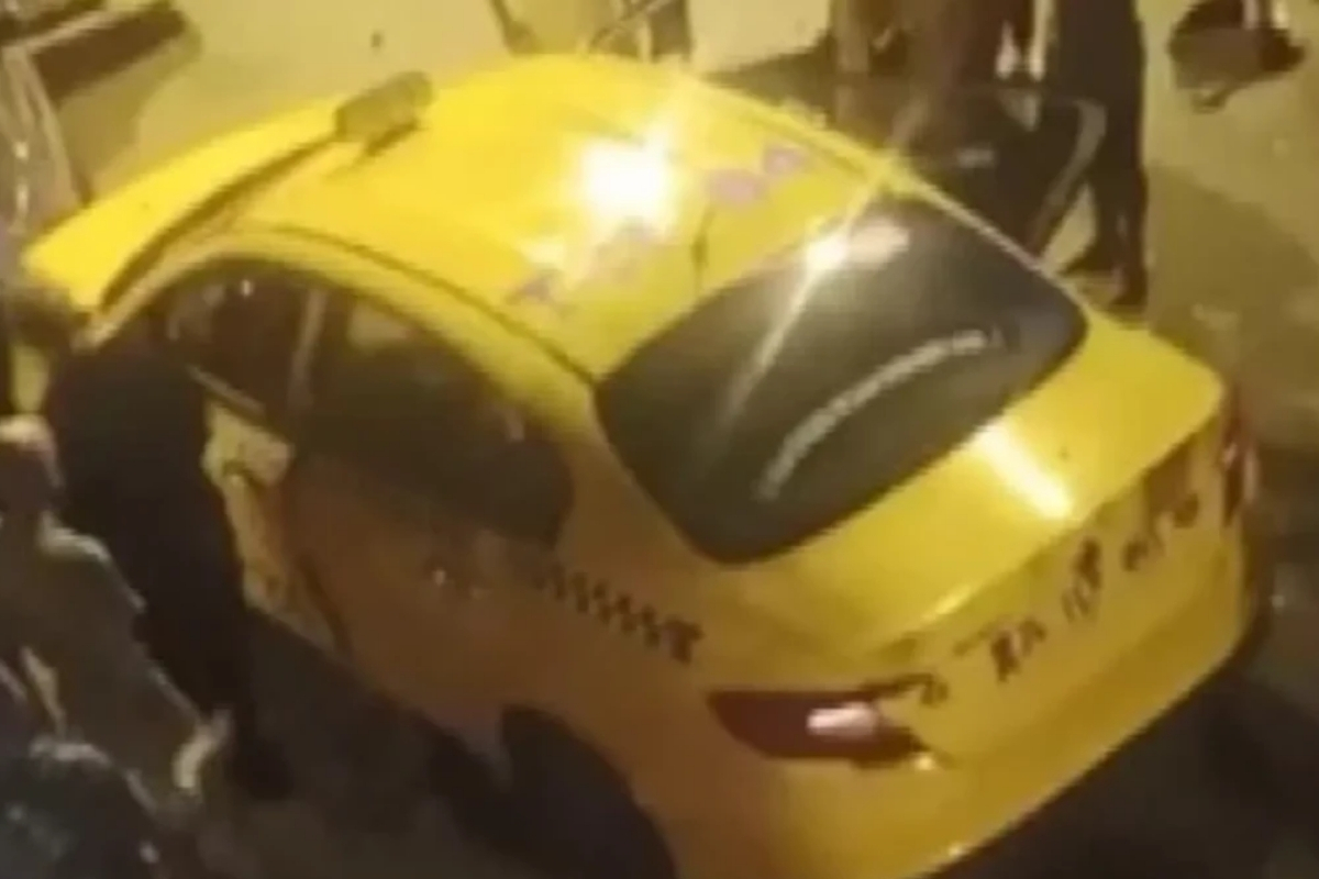 Beyoğlu'nda taşıdığı yolcu tarafından silahla vurulan taksi şoförü hayatını kaybetti