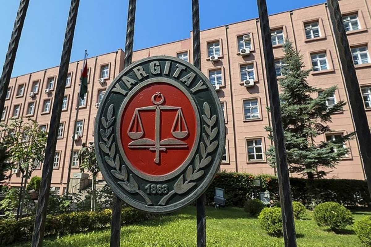 Yargıtay’dan eşit kusur kararı: Kadının küçük düşürücü sözleri boşanma davasında nafaka ve tazminat haklarını sıfırladı