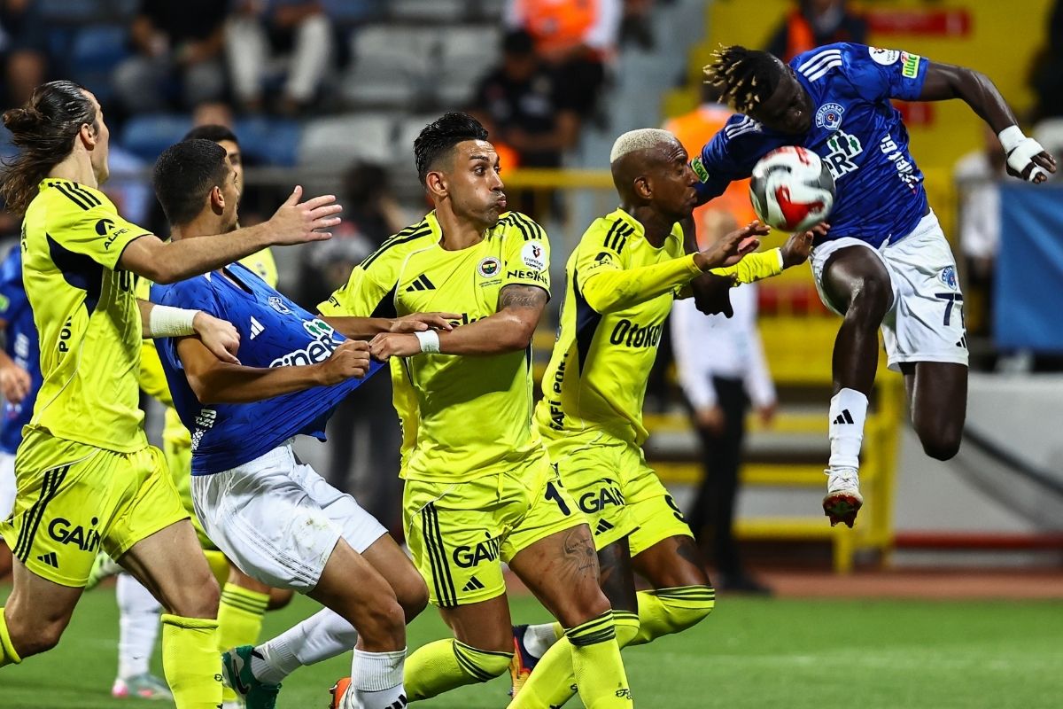 Fenerbahçe, Kasımpaşa deplasmanında berabere kaldı, lig yarışında 2 puan bıraktı