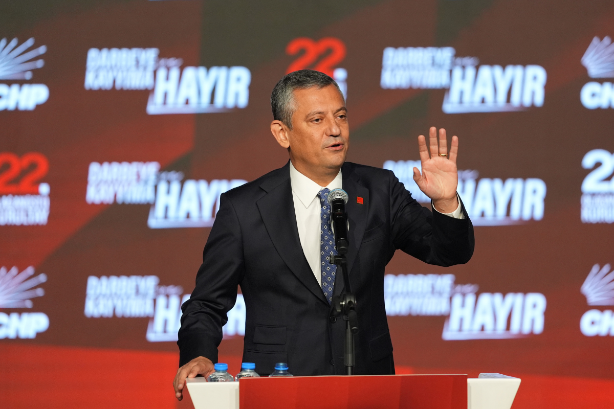 CHP, 22. Olağanüstü Kurultayı'nı Yenimahalle Nazım Hikmet Kültür Merkezi'nde gerçekleştiriyor