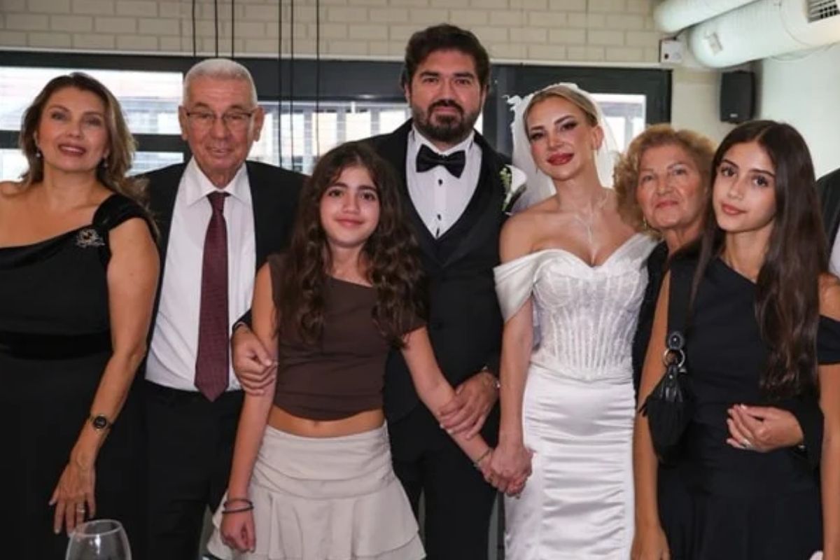 Televizyon yorumcusu Rasim Ozan Kütahyalı pilates antrenörü Pınar Ayaz ile dünyaevine girdi
