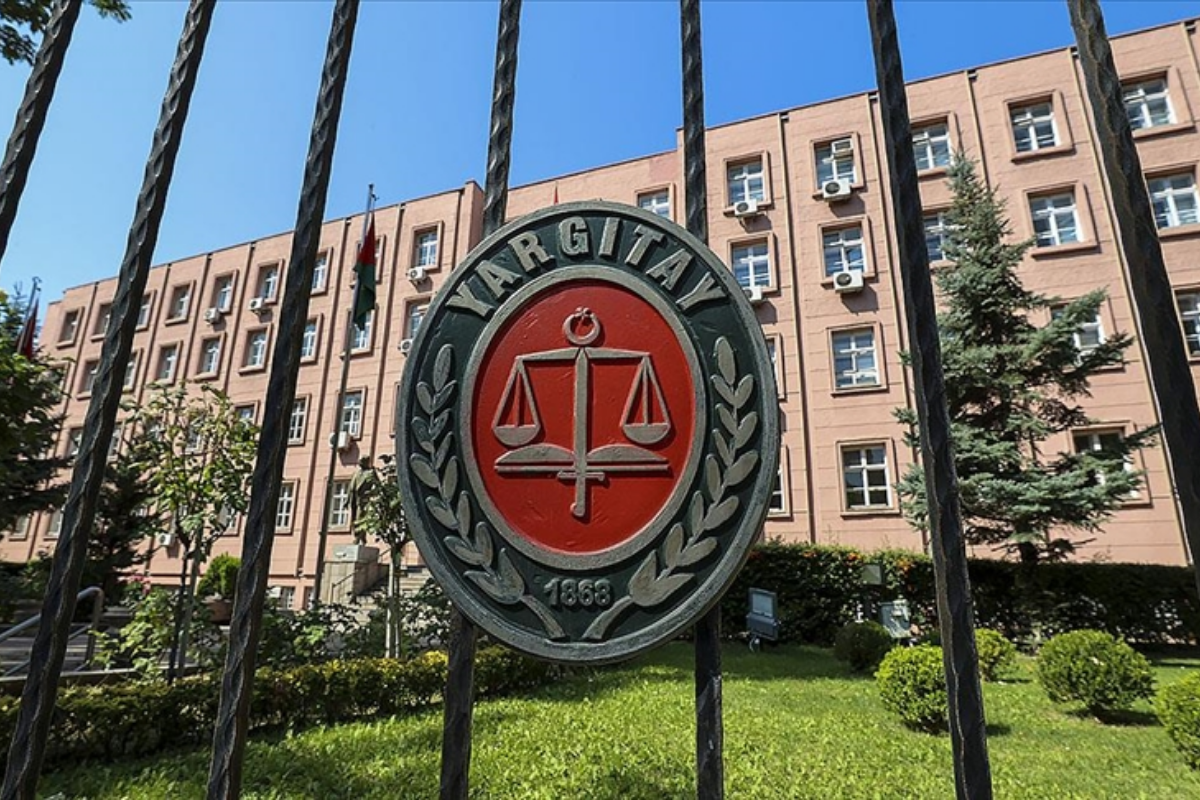 Yargıtaydan 'çocuk, annenin yeni evlendiği kişinin soyadını alamaz' kararı