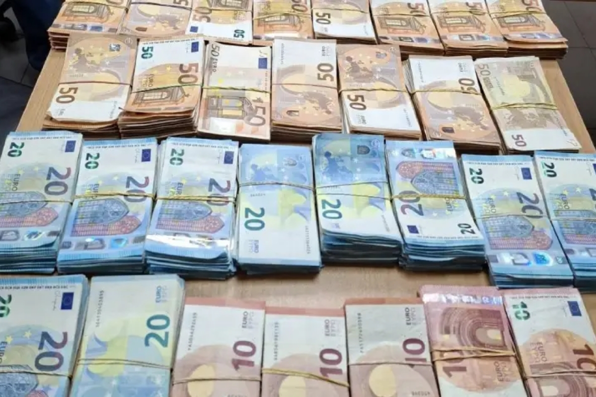 Sınırda yakalanan üç Türk'te 100 bin euro ve yarım kilo altın ele geçirildi