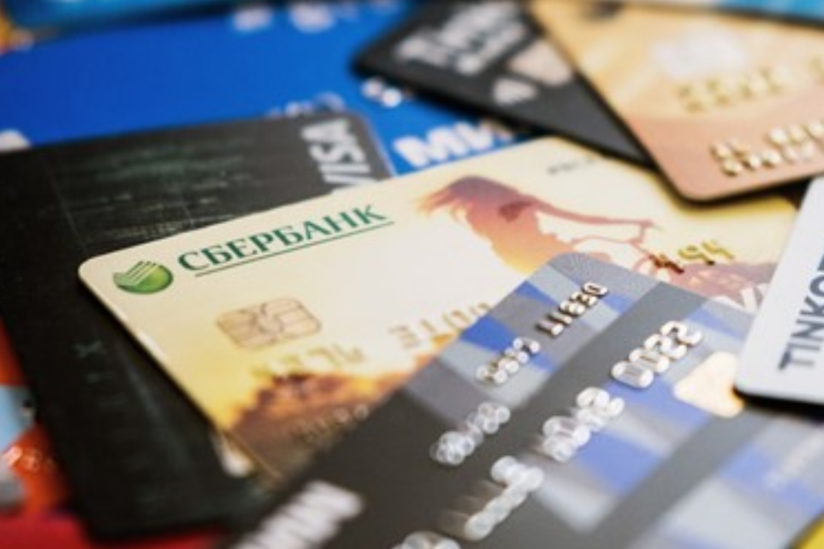 Rusya’da bankalar müşterilerin kredi kartı limitlerini kitlesel olarak sıfırlamaya başladı