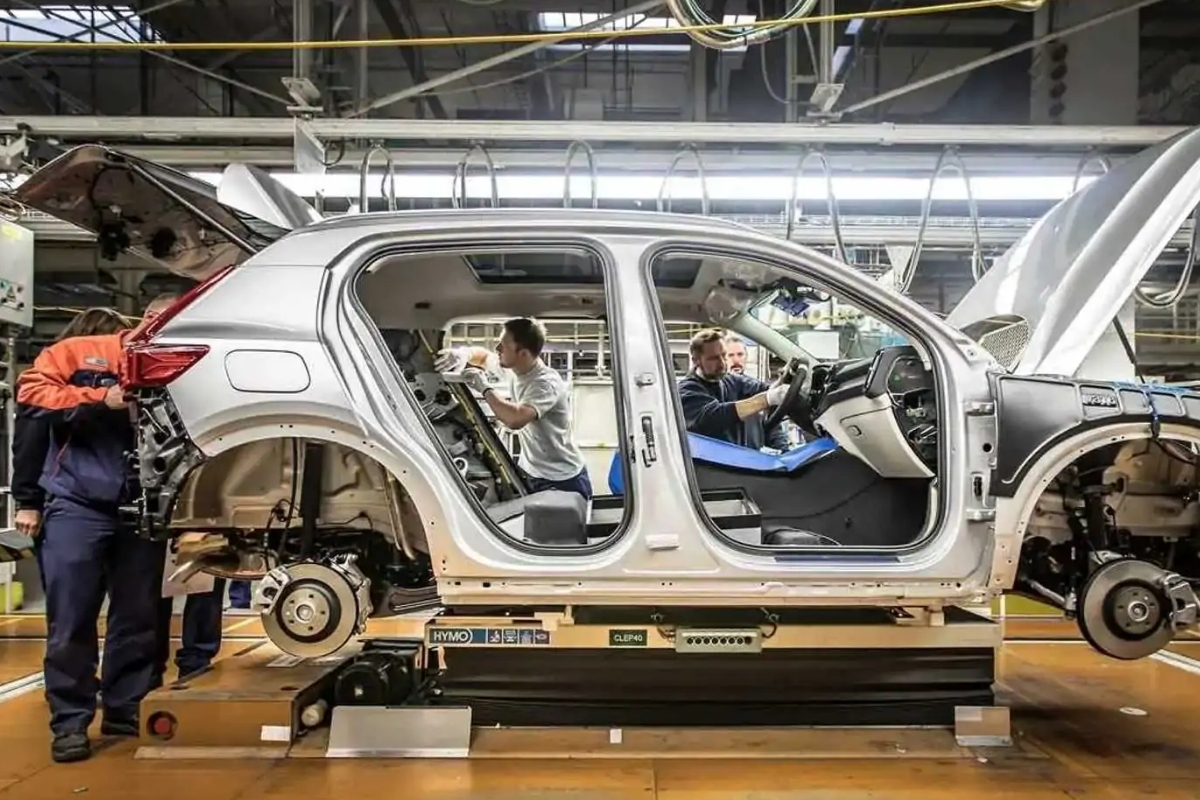 Volvo, ABD’de tarife politikalarına uyum için yeni hibrit model üretimine başlayacağını açıkladı