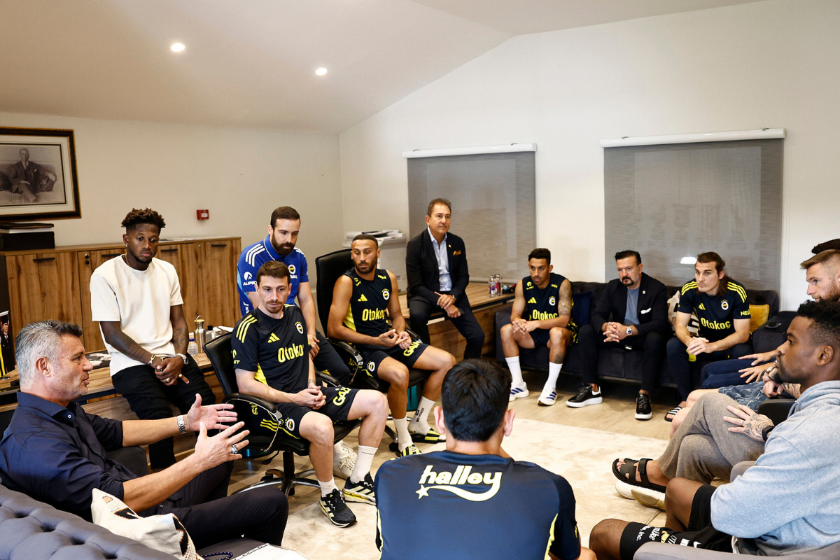 Fenerbahçe Başkanı Saadettin Saran, Can Bartu Tesisleri'nde futbolcularla buluştu