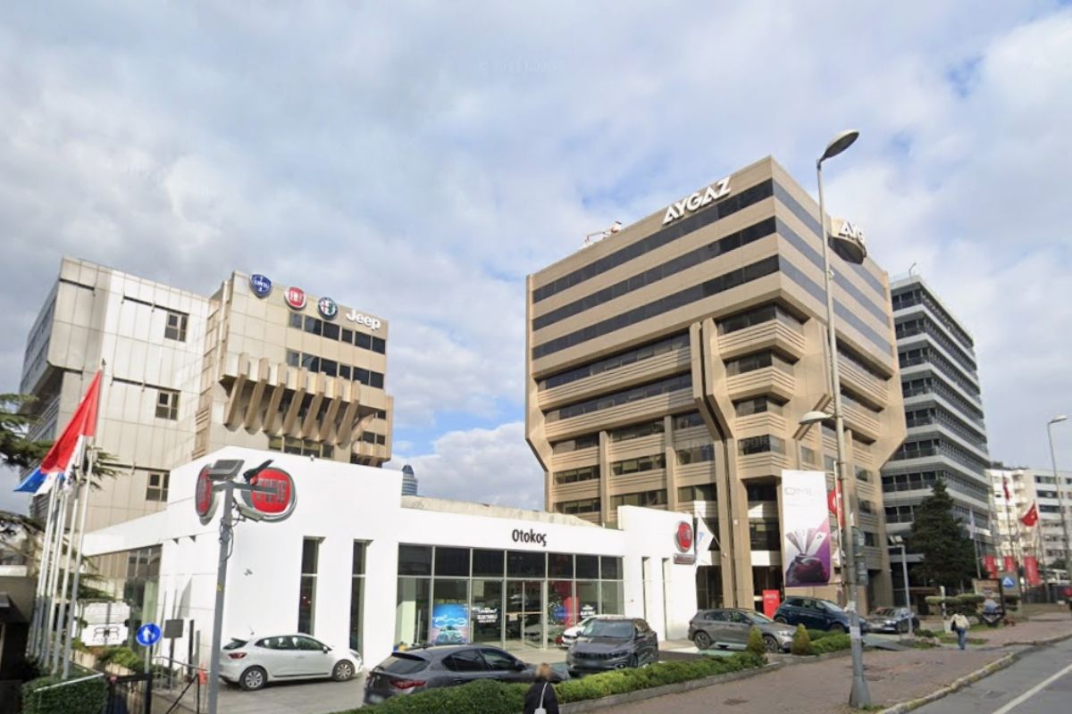 Aygaz ve TOFAŞ'ın genel merkezi, yine Koç Holding'e ait olan Temel Ticaret ve Yatırım'a satıldı