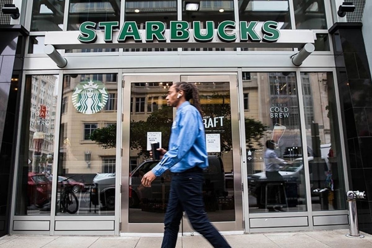 Starbucks'ın CTO'su Deb Hall Lefevre istifa etti