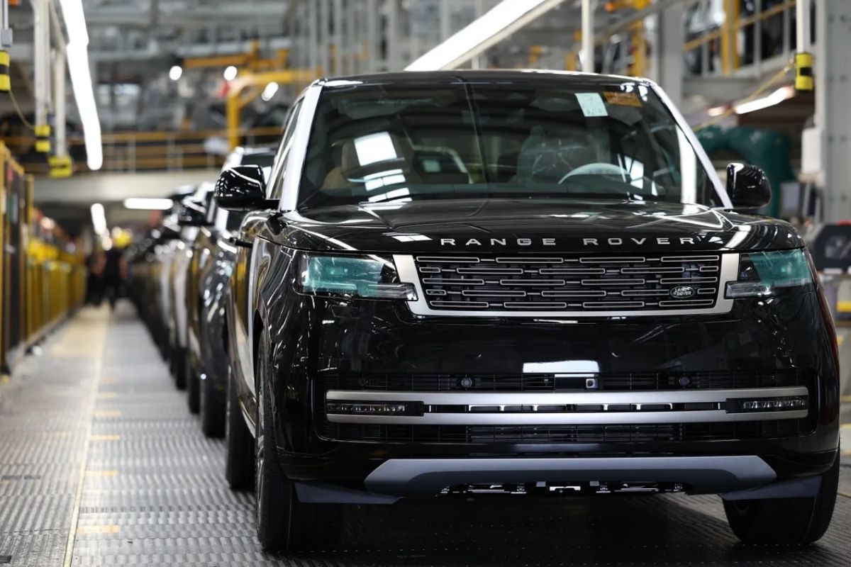 Siber saldırı nedeniyle üretime ara veren Jaguar Land Rover'a İngiltere hükümetinden 2 milyar dolarlık destek