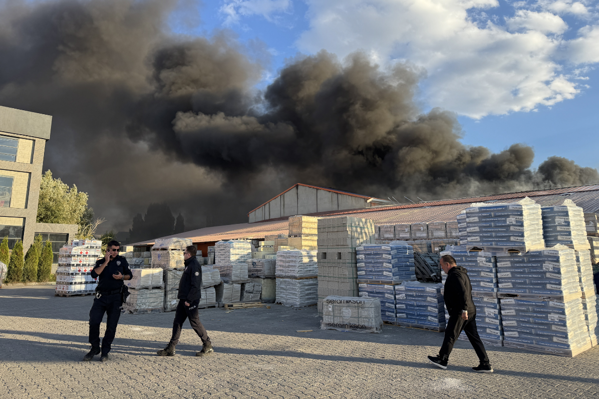 Erzurum'daki boya üretim tesisinde yangın