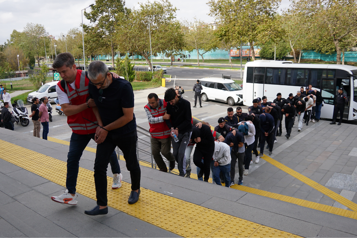 Nitelikli dolandırıcılık şebekesine yönelik Tekirdağ merkezli operasyonlarda 41 şüpheli tutuklandı
