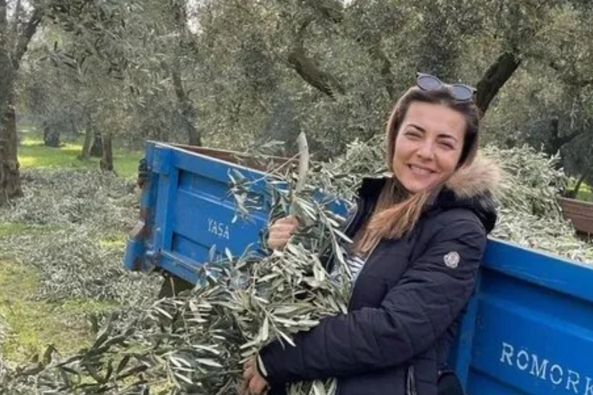 Oyuncu Burcu Kara, çocukluğundan beri bağlı olduğu zeytin ağaçlarından ilham alarak kendi zeytinyağı markasını kurmaya hazırlanıyor