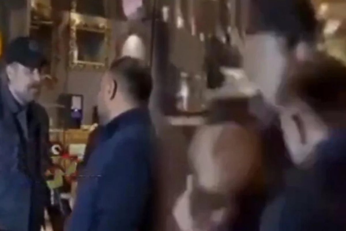 Nejat İşler ile tartışarak kafa atan muhabir Tarık Eker işten kovuldu