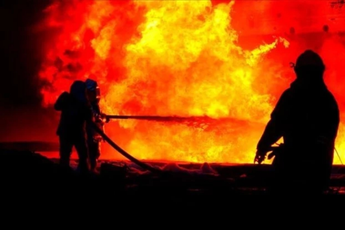 Rusya'nın Yaroslavl kentindeki petrol rafinerisinde yangın çıktı