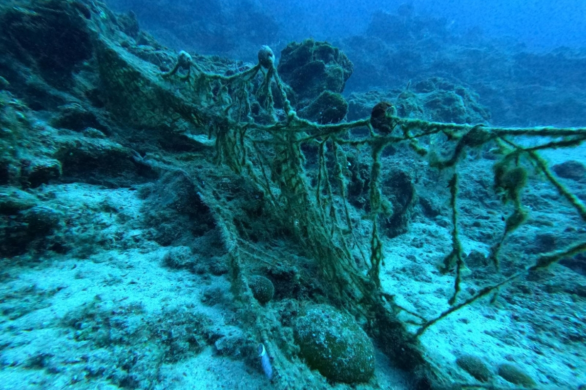 Muğla Datça’da hayalet ağ temizliği yapıldı
