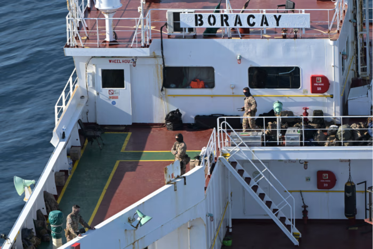 Fransız askerlerinden Boracay tankerine 'Gölge filo' baskını