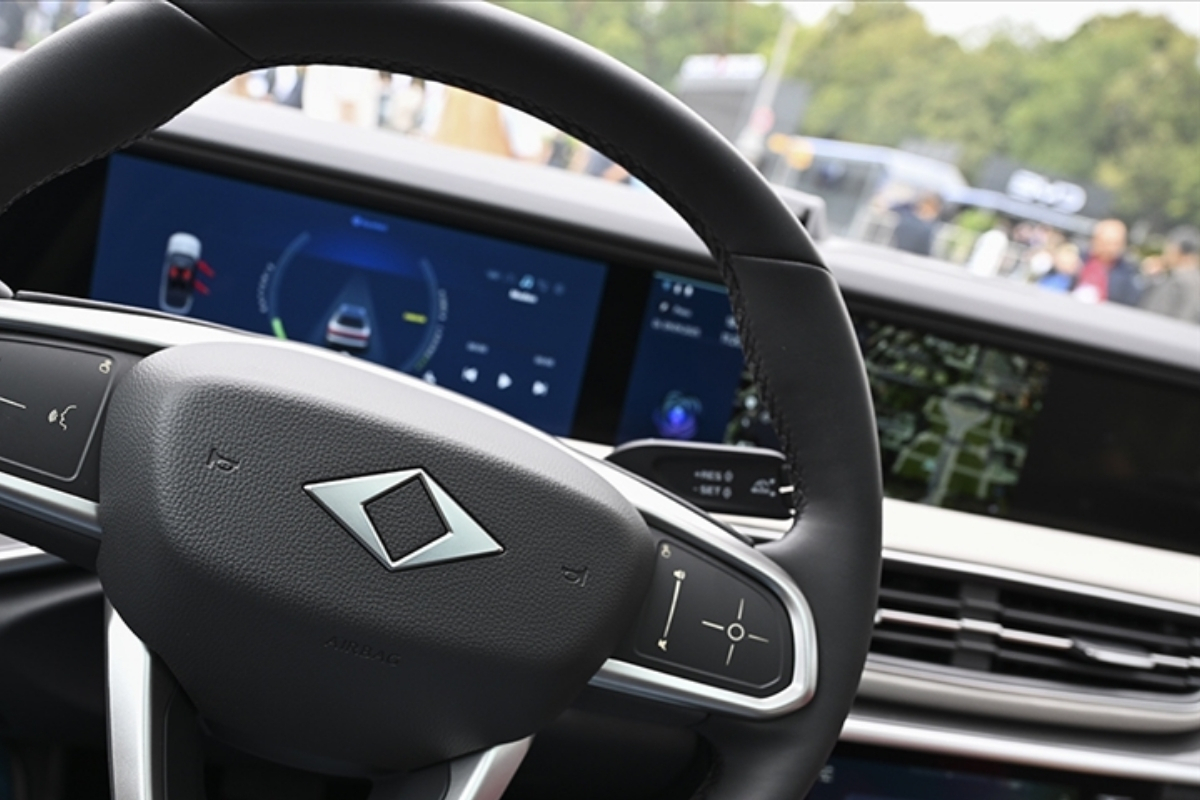 Elektrikli otomobiller, benzinli ve dizel otomobilleri satışta solladı