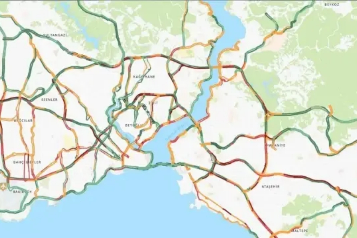 İstanbul'daki etkili yağış trafik yoğunluğunu artırdı