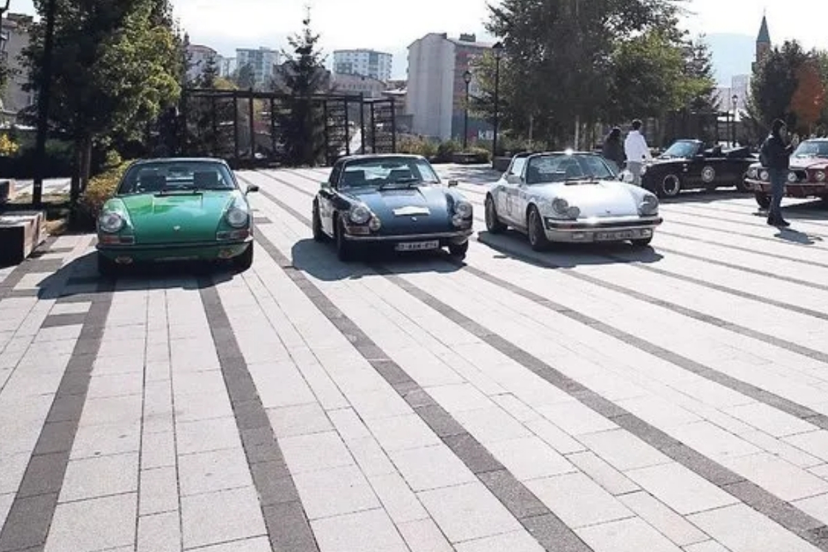 Belçikalı klasik otomobil sahipleri, Azerbaycan ve Gürcistan turunun ardından Erzurum’dan Türkiye gezisine başladı