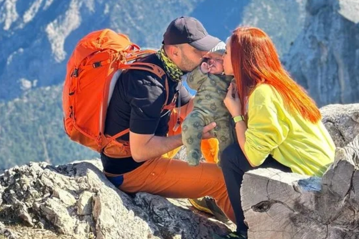 Dağcı çiftin en küçük yol arkadaşı: 9 aylık Dağhan şimdiye kadar üç zirve yaptı, doğaya anne karnında alıştı