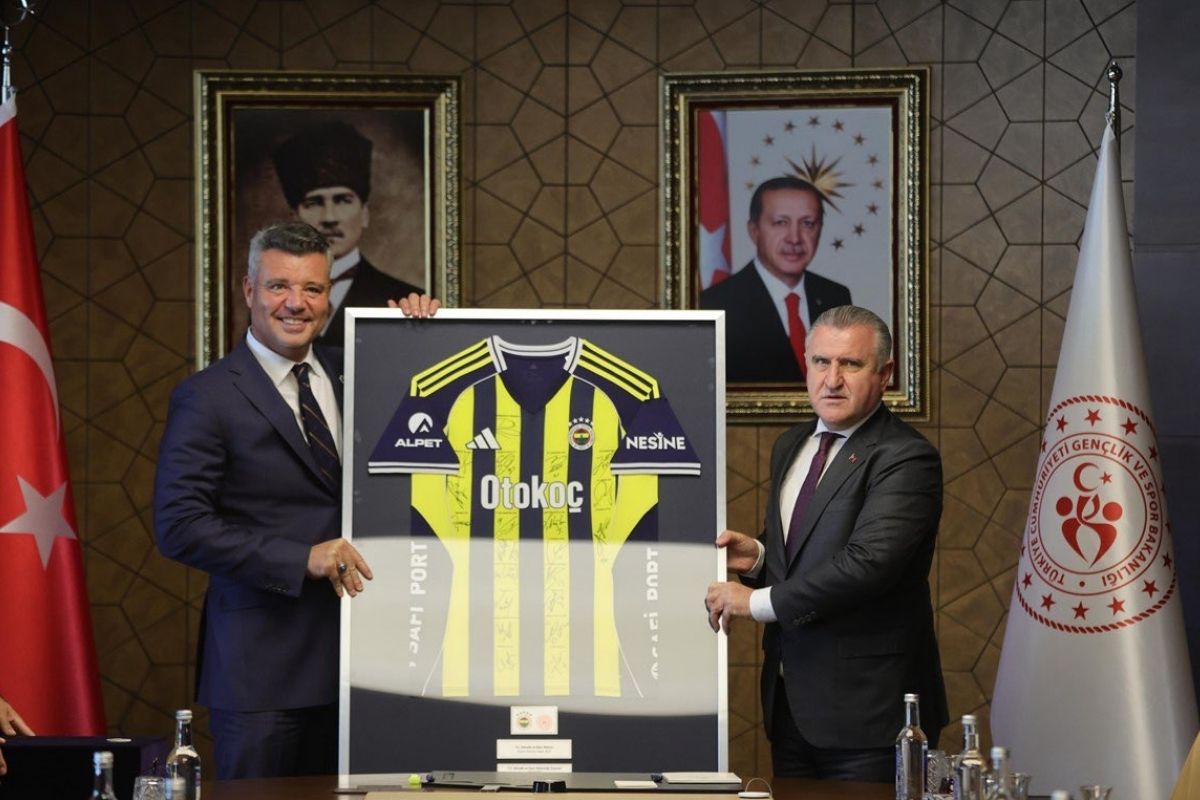 Fenerbahçe Başkanı Sadettin Saran'dan Spor Bakanı Osman Aşkın Bak'a ziyaret