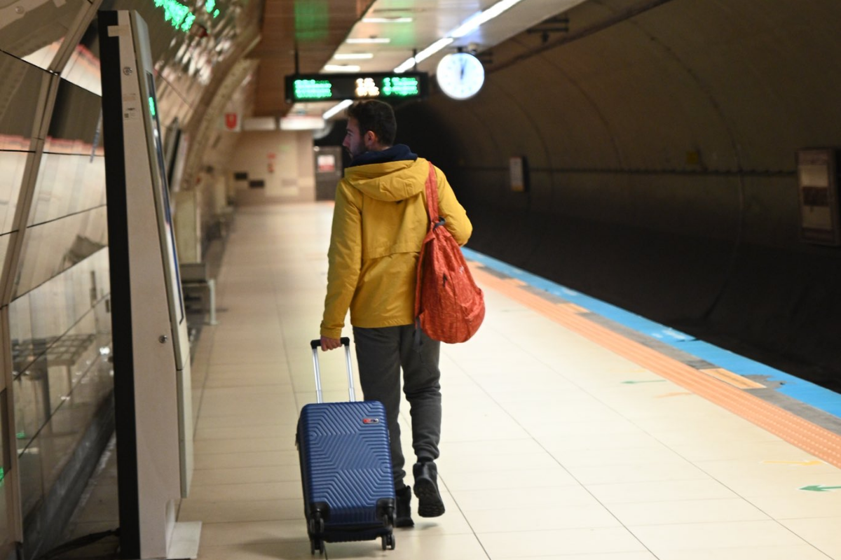İBB duyurdu: Metroda birden fazla valiz için ilave ücret alınacak