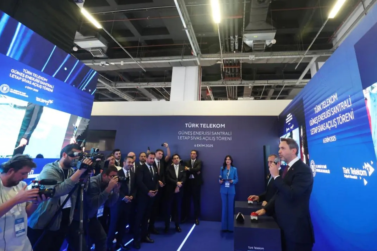 Bakan Bayraktar, Sivas'taki yatırımın açılışını 5G ile İstanbul'dan yaptı