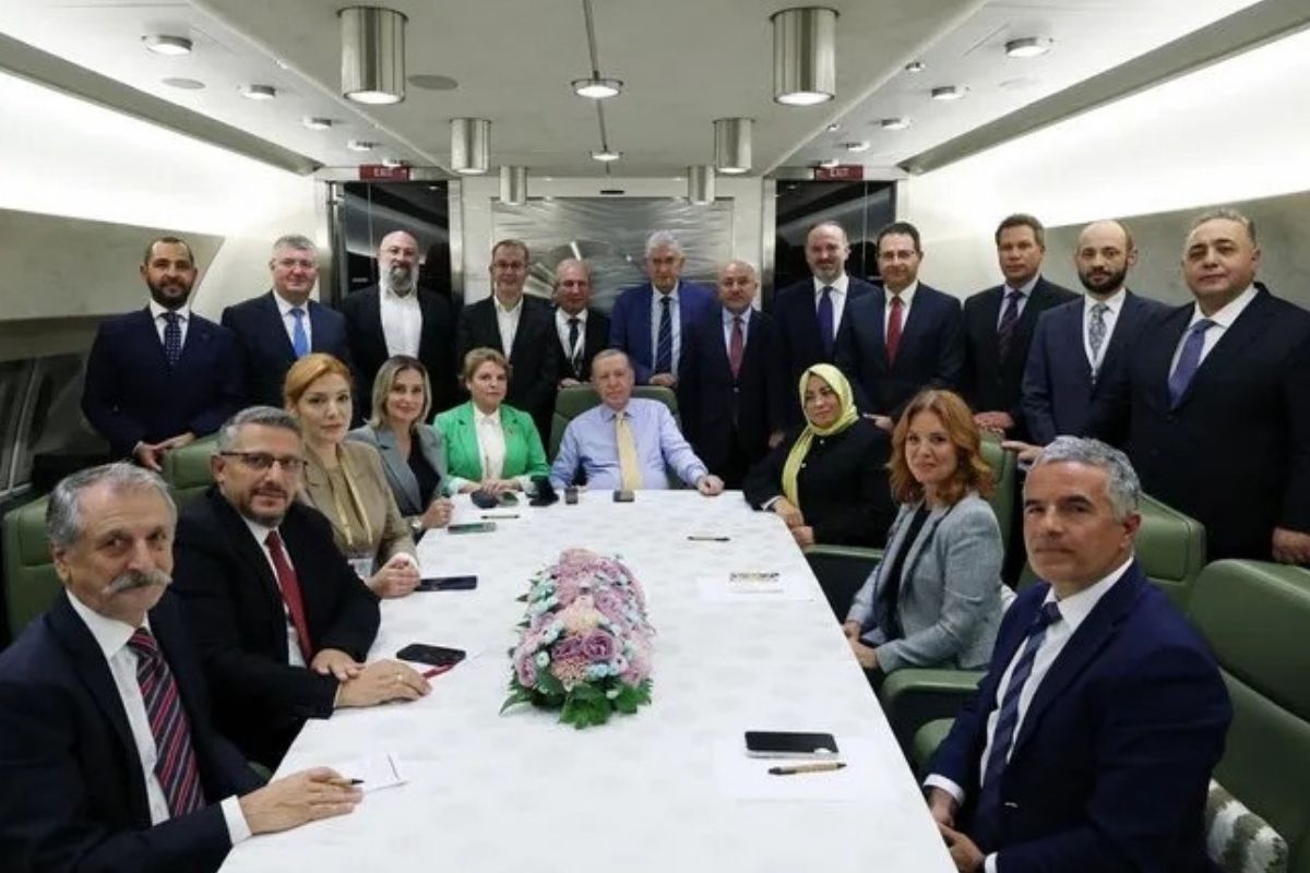 Cumhurbaşkanı Erdoğan'dan Meclis resepsiyonundaki görüntülere ilişkin açıklama: O kare gerçek Türkiye fotoğrafı