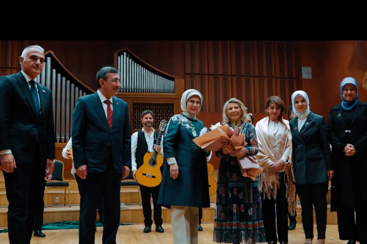 Emine Erdoğan, Gazze'ye destek için düzenlenen flamenko gösterisini izledi