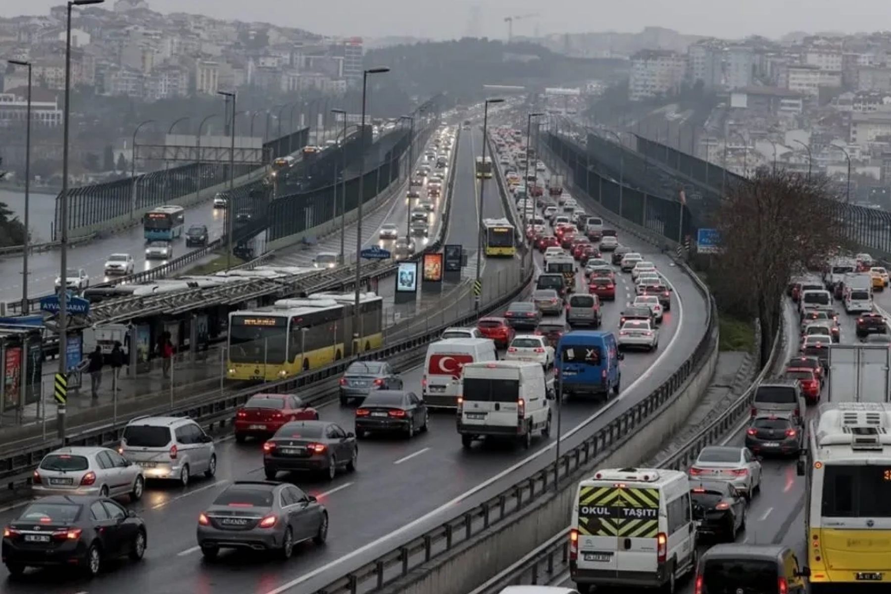 İstanbul Anadolu Yakası'nda trafik yoğunluğu yüzde 90'a ulaştı