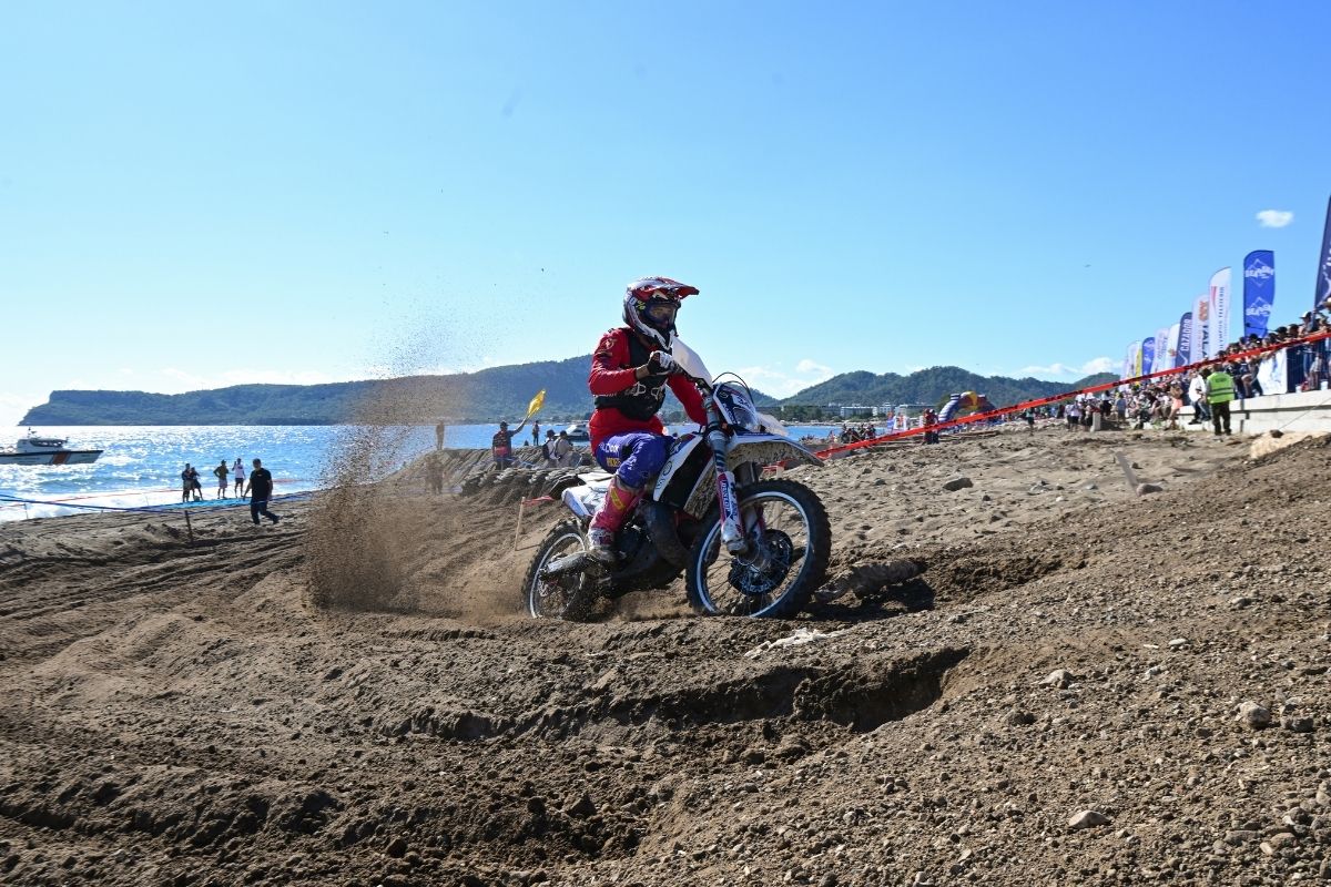 16. Sea To Sky Enduro Motosiklet Yarışı, Antalya'da 'plaj' etabıyla başladı